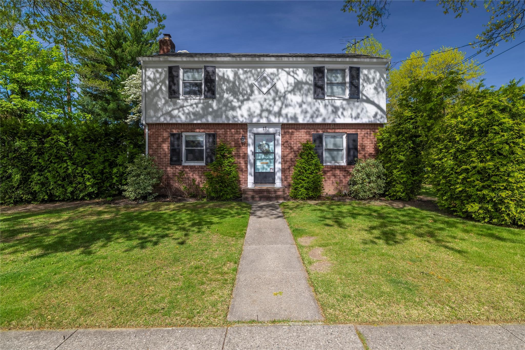 15 Ilsley Place, Malverne, New York image 1