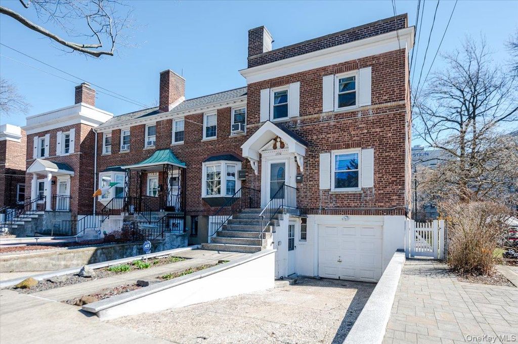 Photo of 1776 Seminole Avenue, Bronx, NY 10461 (MLS # 973363)