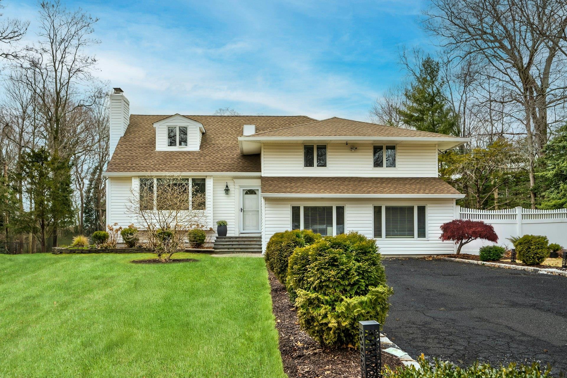 6 Landview Drive, Dix Hills, New York image 2