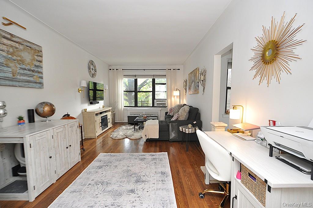 Scarsdale, New York 10583, United States, 1 Bedroom Bedrooms, ,1 BathroomBathrooms,Residential,Active,228711