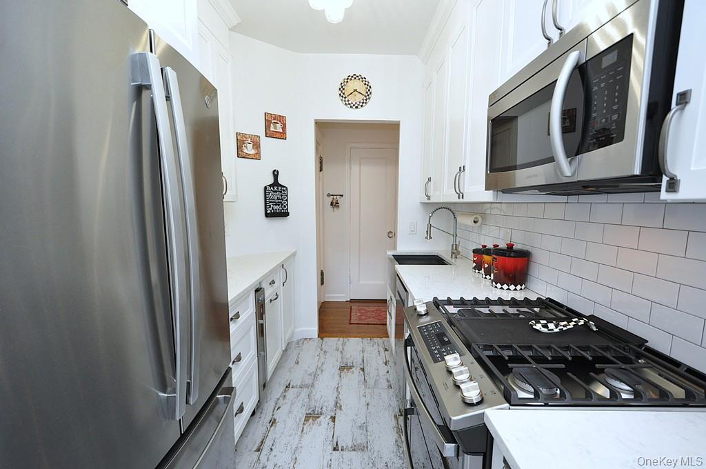 Scarsdale, New York 10583, United States, 1 Bedroom Bedrooms, ,1 BathroomBathrooms,Residential,Active,228711