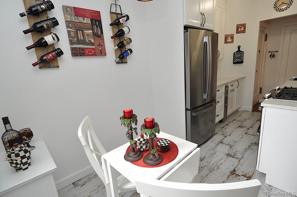 Scarsdale, New York 10583, United States, 1 Bedroom Bedrooms, ,1 BathroomBathrooms,Residential,Active,228711