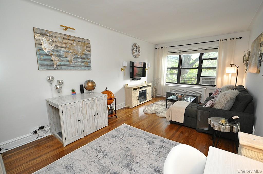 Scarsdale, New York 10583, United States, 1 Bedroom Bedrooms, ,1 BathroomBathrooms,Residential,Active,228711