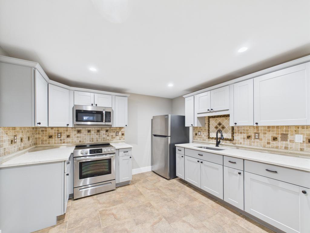 87 Lambert Avenue, Mastic, New York image 29