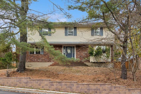 Homes For Sale - 1 Squire Lane<br/> Kings Park, NY 11754