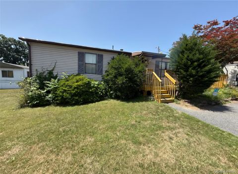Mobile Home For Sale - 18 Square Hill Road #80<br/> New Windsor, NY 12553