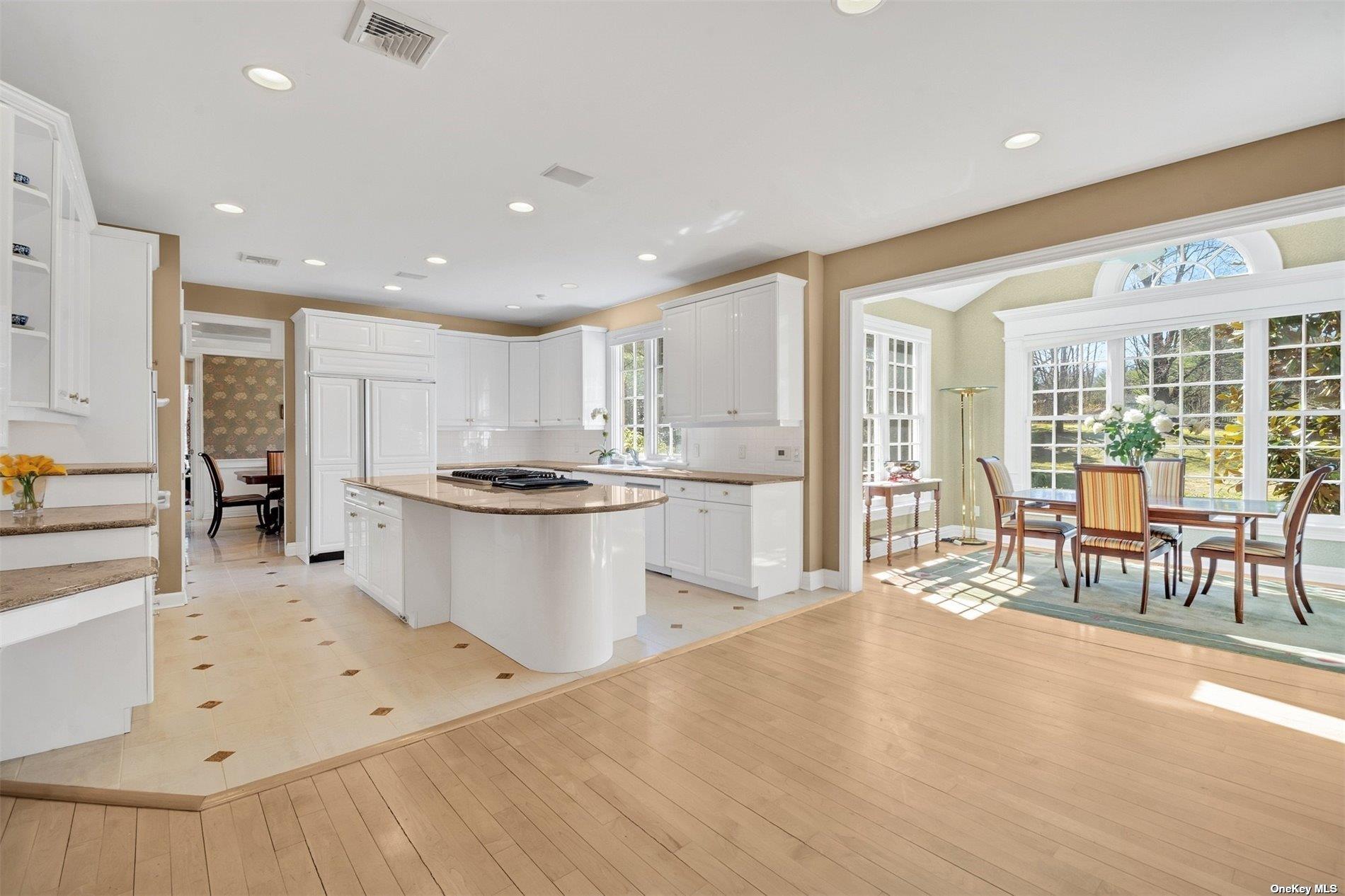 16 W Stone Hill Drive, Manhasset, New York image 6