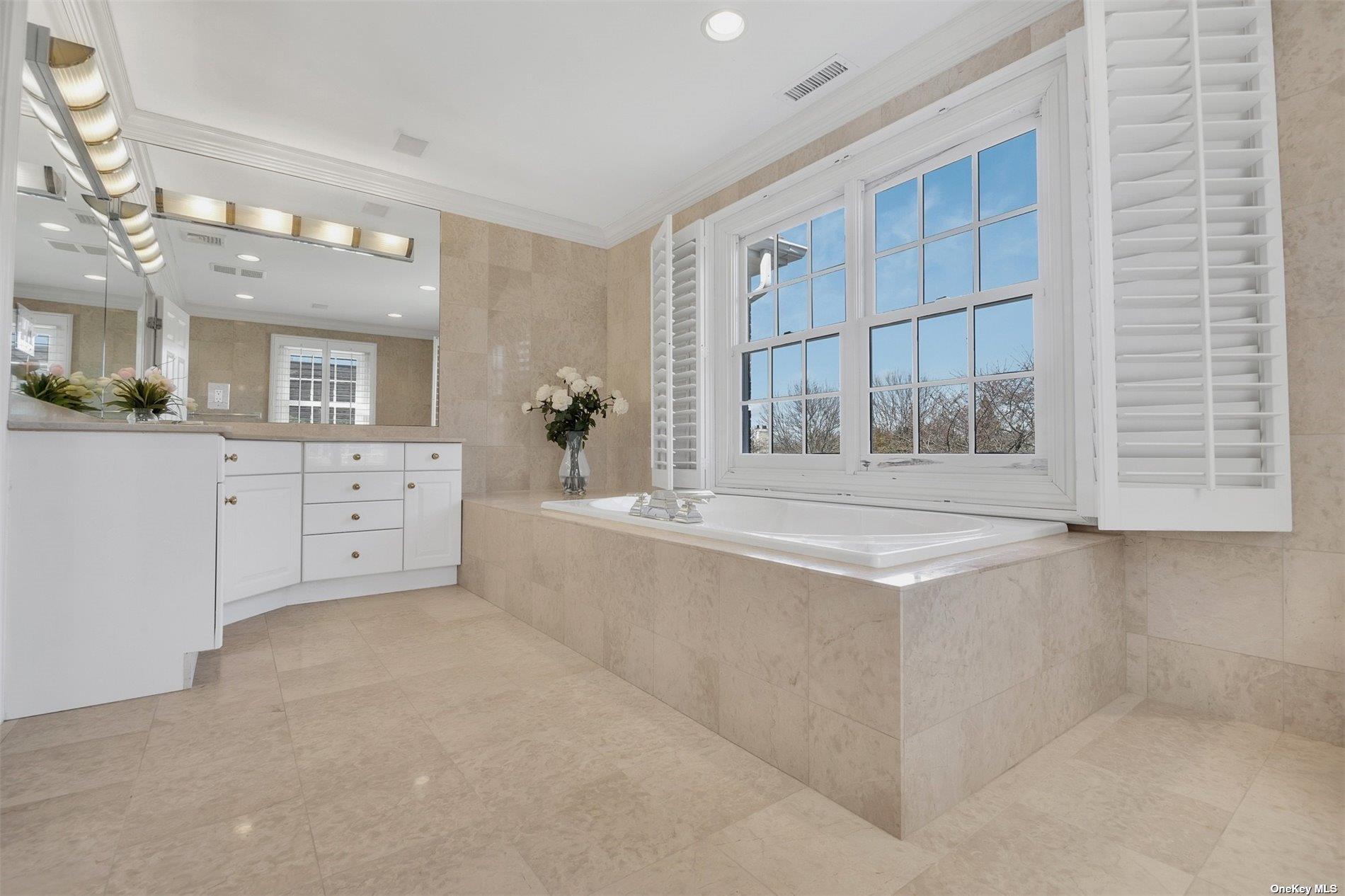 16 W Stone Hill Drive, Manhasset, New York image 17