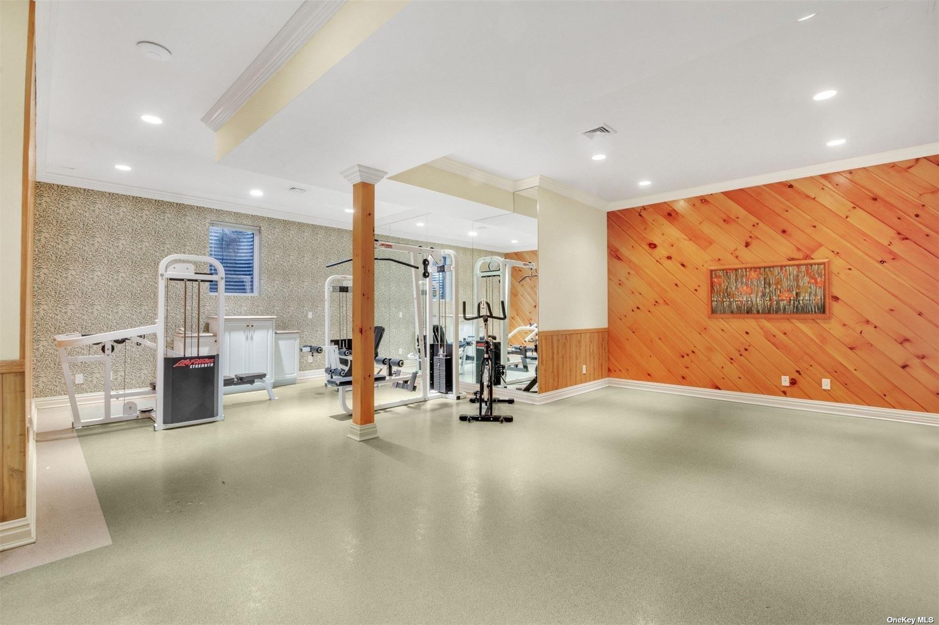 16 W Stone Hill Drive, Manhasset, New York image 24