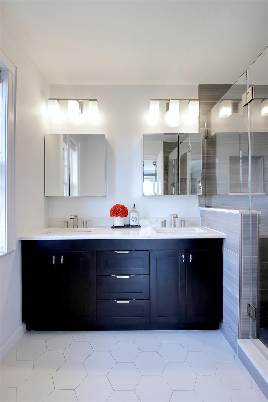 208 Nassau Avenue, Manhasset, New York image 21