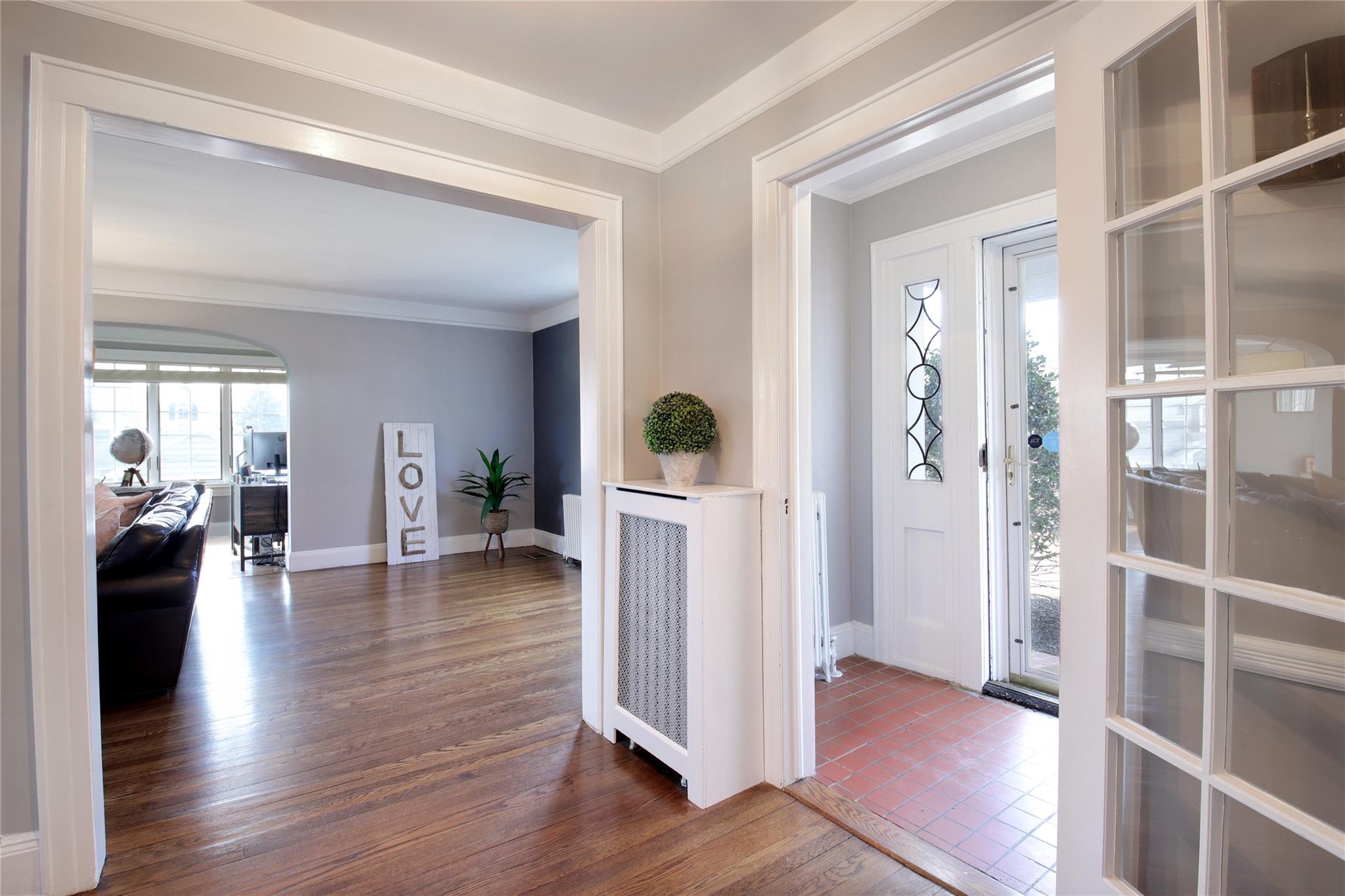 208 Nassau Avenue, Manhasset, New York image 5