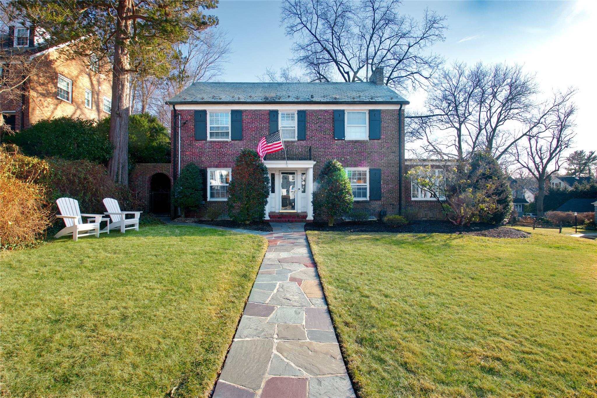 208 Nassau Avenue, Manhasset, New York image 1