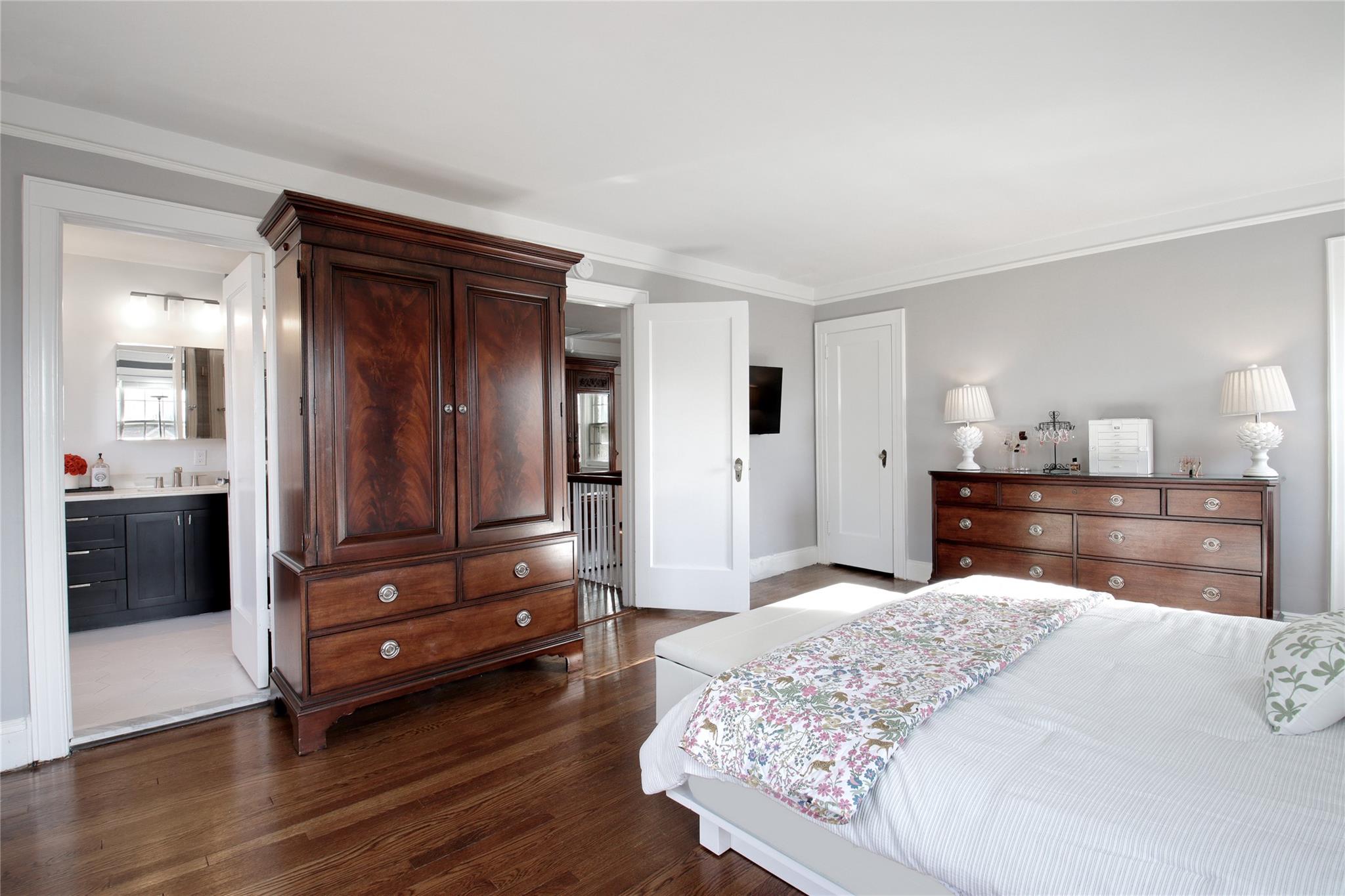 208 Nassau Avenue, Manhasset, New York image 20