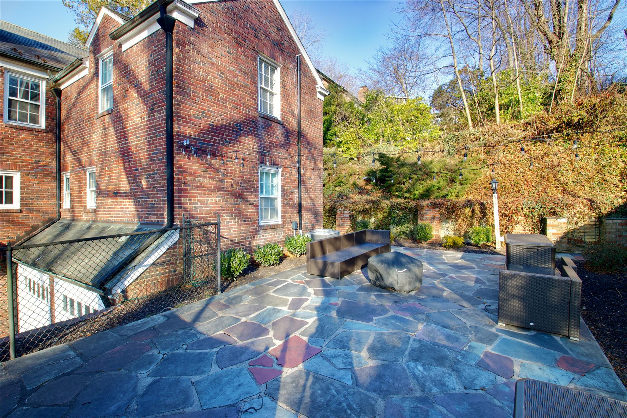 208 Nassau Avenue, Manhasset, New York image 25