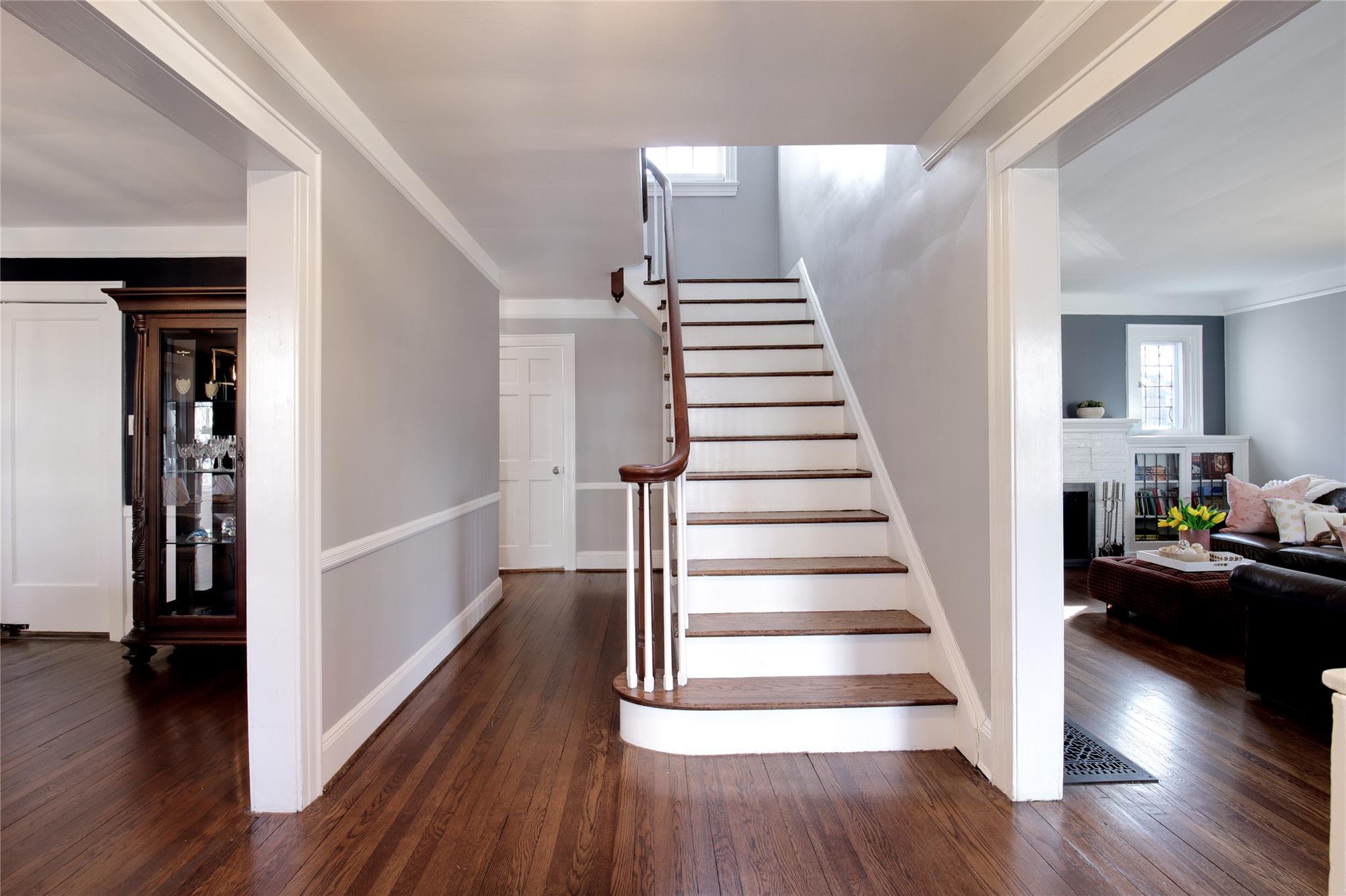 208 Nassau Avenue, Manhasset, New York image 4