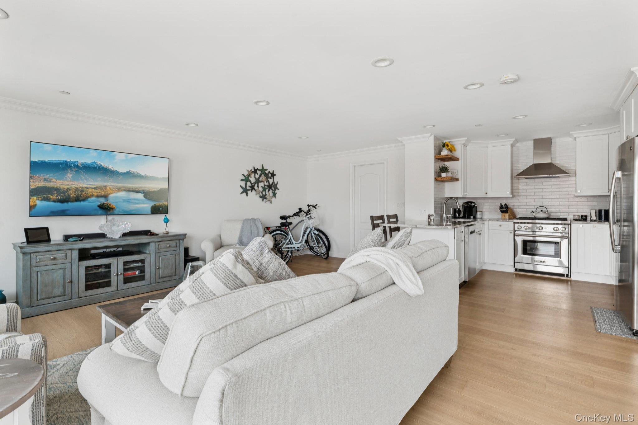 Long Beach, New York 11561, United States, 2 Bedrooms Bedrooms, ,2 BathroomsBathrooms,Residential,Active,185476