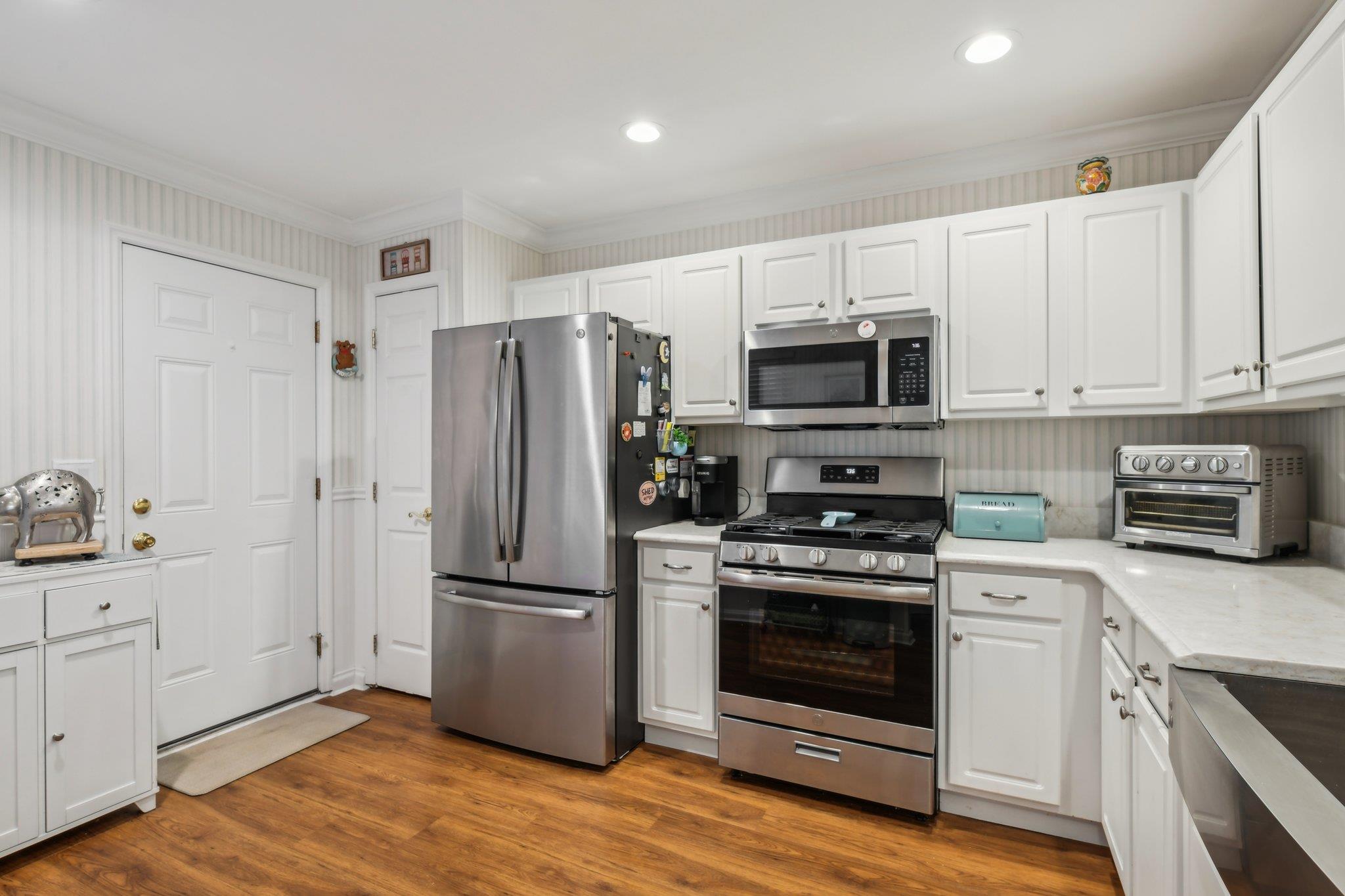 13 Commodore Circle, Port Jefferson Station, New York image 6