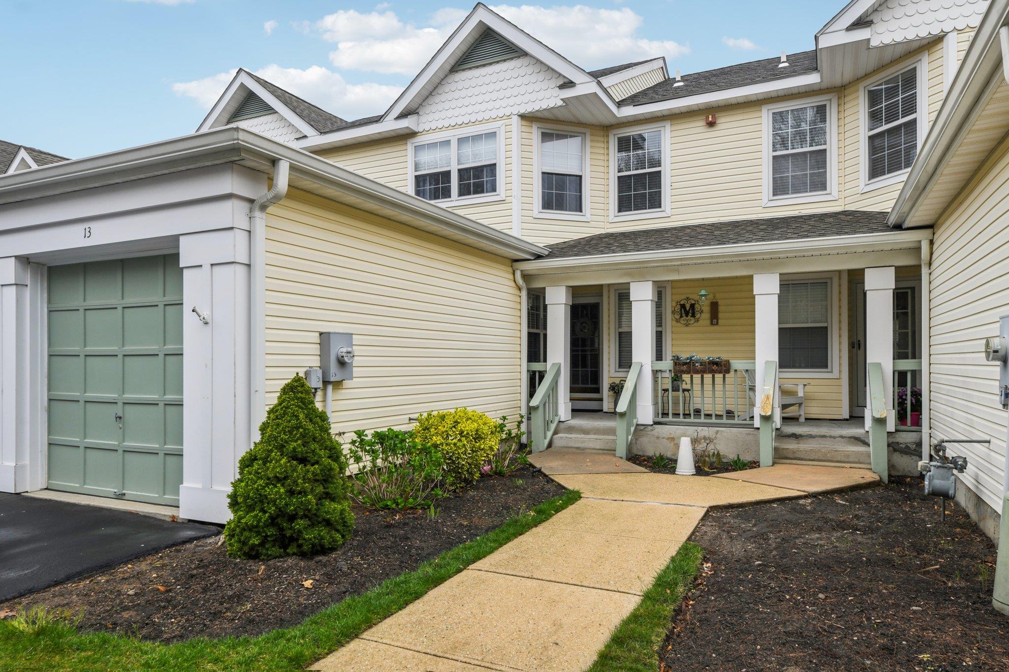 13 Commodore Circle, Port Jefferson Station, New York image 1