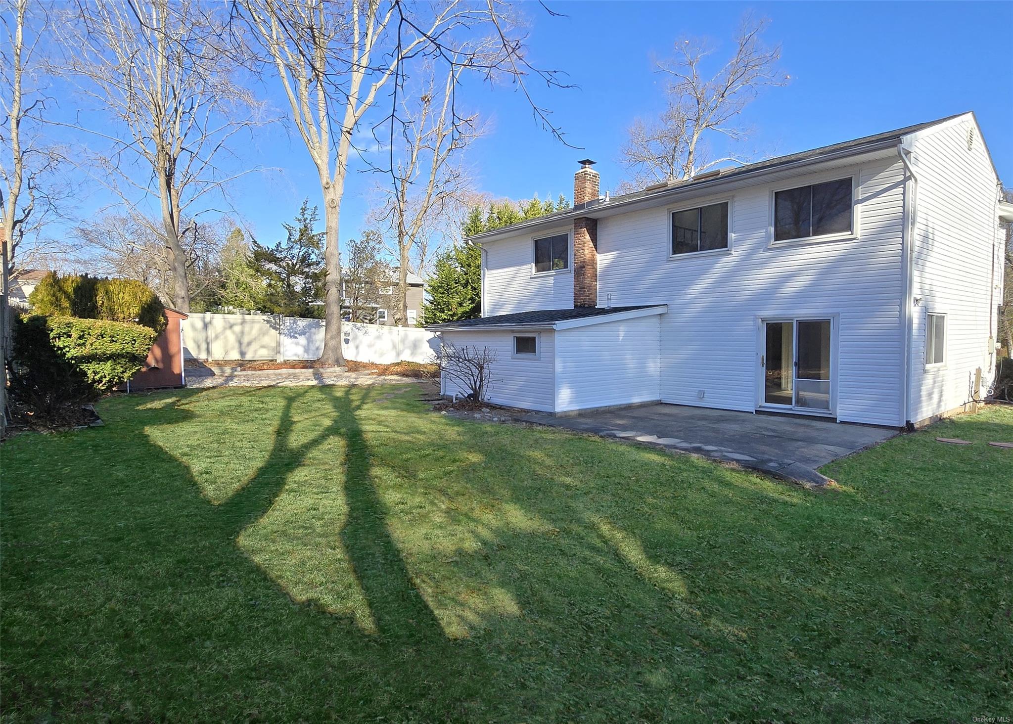 138 Park Avenue, Ronkonkoma, New York image 3