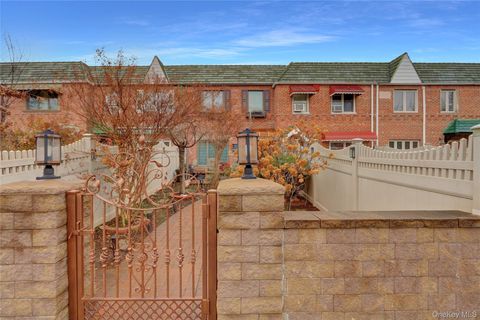 60-23 77th Place Middle Village NY 11379