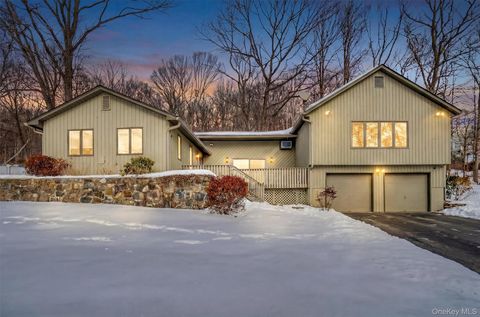 Photo of 8 Peach Road, Mahopac, NY 10541 (MLS # 952335)