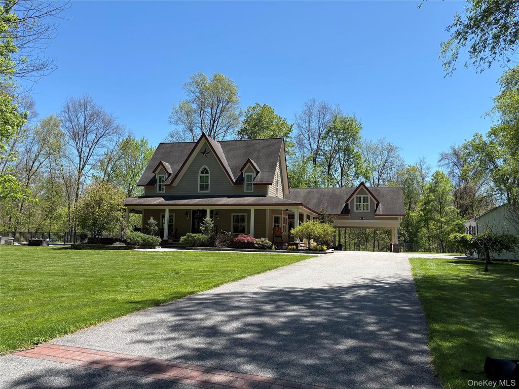 Photo of 34 Sycamore Drive, Wallkill, NY 12589 (MLS # 999578)