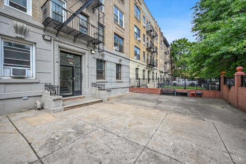 Homes For Sale - 1057 Eastern Parkway Pkwy #1A<br/> Brooklyn, NY 11213