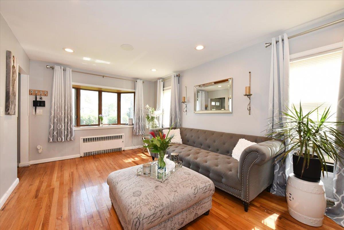 186 E Chester Street, Valley Stream, New York image 3