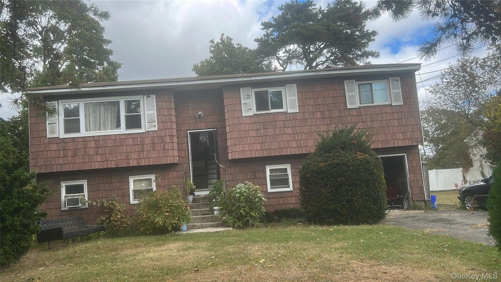 Photo of 81 Nevada Road, West Babylon, NY 11704 (MLS # 927149)
