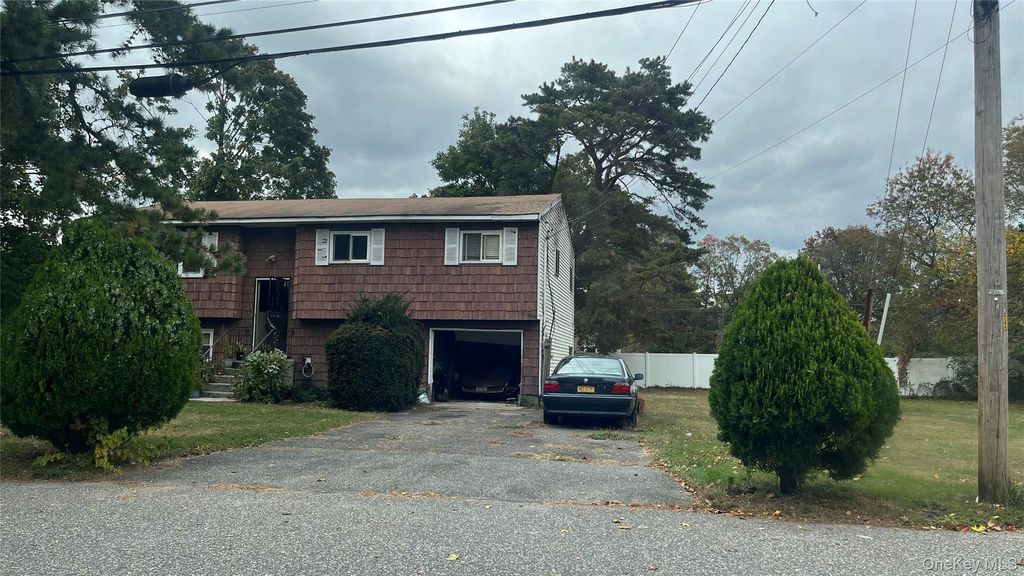 Photo of 81 Nevada Road, West Babylon, NY 11704 (MLS # 927149)