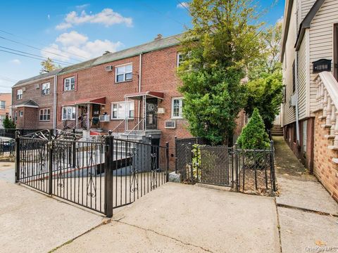 Photo of 1260 Adee Avenue, Bronx, NY 10469 (MLS # 929672)