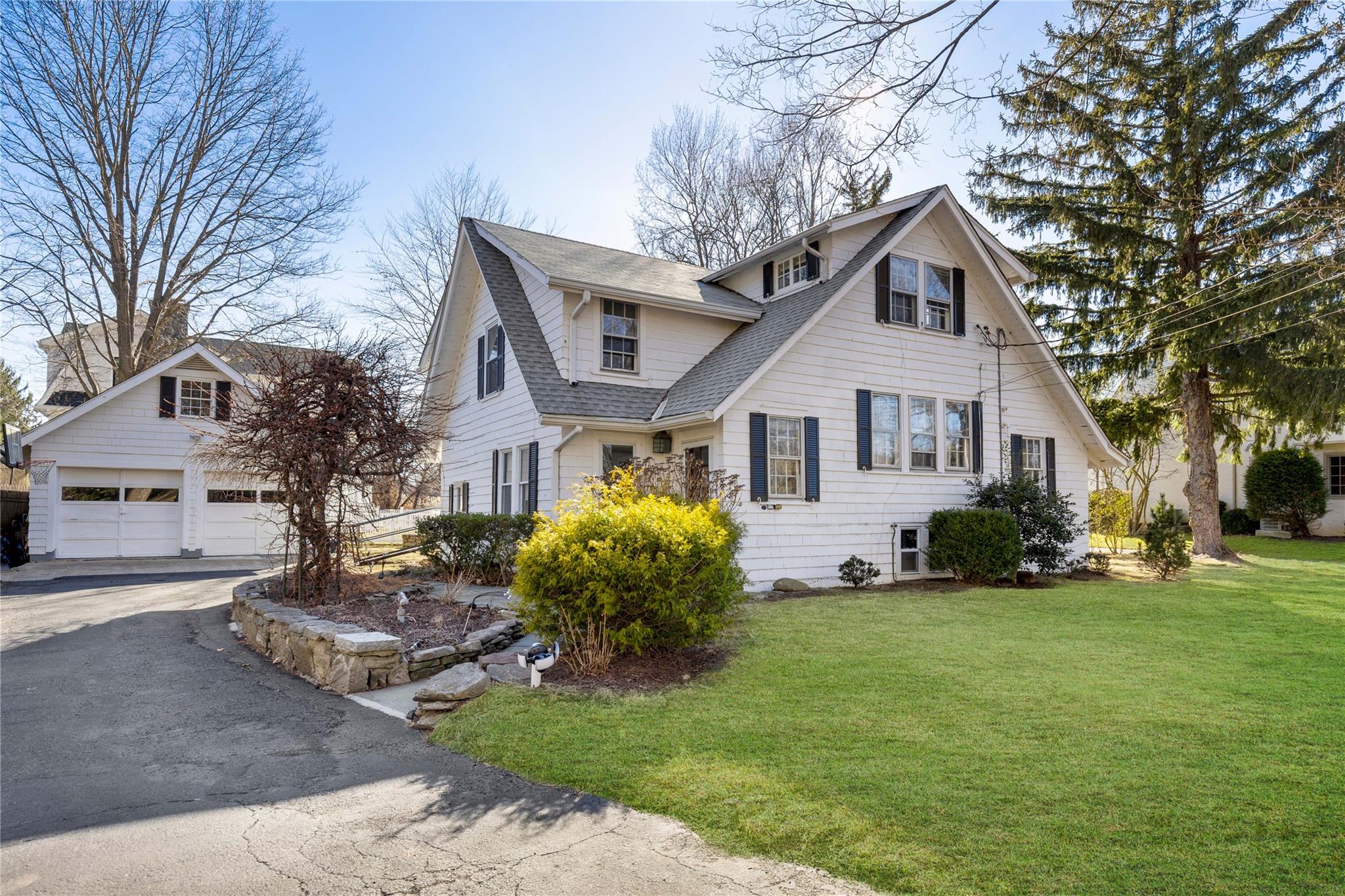 Rental Property at Pine Lane, Rye, New York - Bedrooms: 3 
Bathrooms: 3 
Rooms: 9  - $7,200 MO.