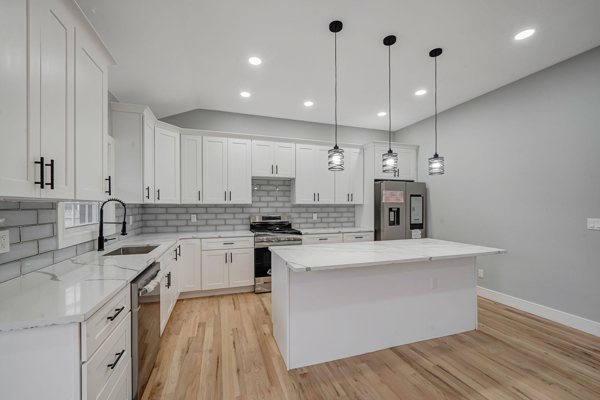 9 Delaware Avenue, Commack, New York image 4