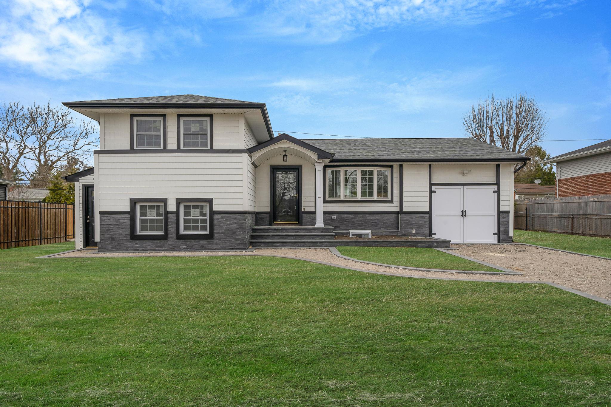 Delaware Avenue, Commack, Hamptons, NY - 4 Bedrooms  
2 Bathrooms - 