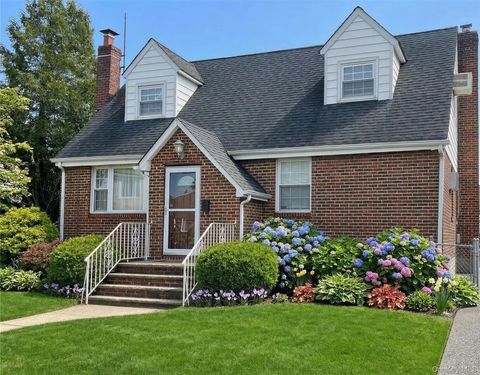 Apartment For Sale - 21 Oceanview Avenue<br/> Valley Stream, NY 11581