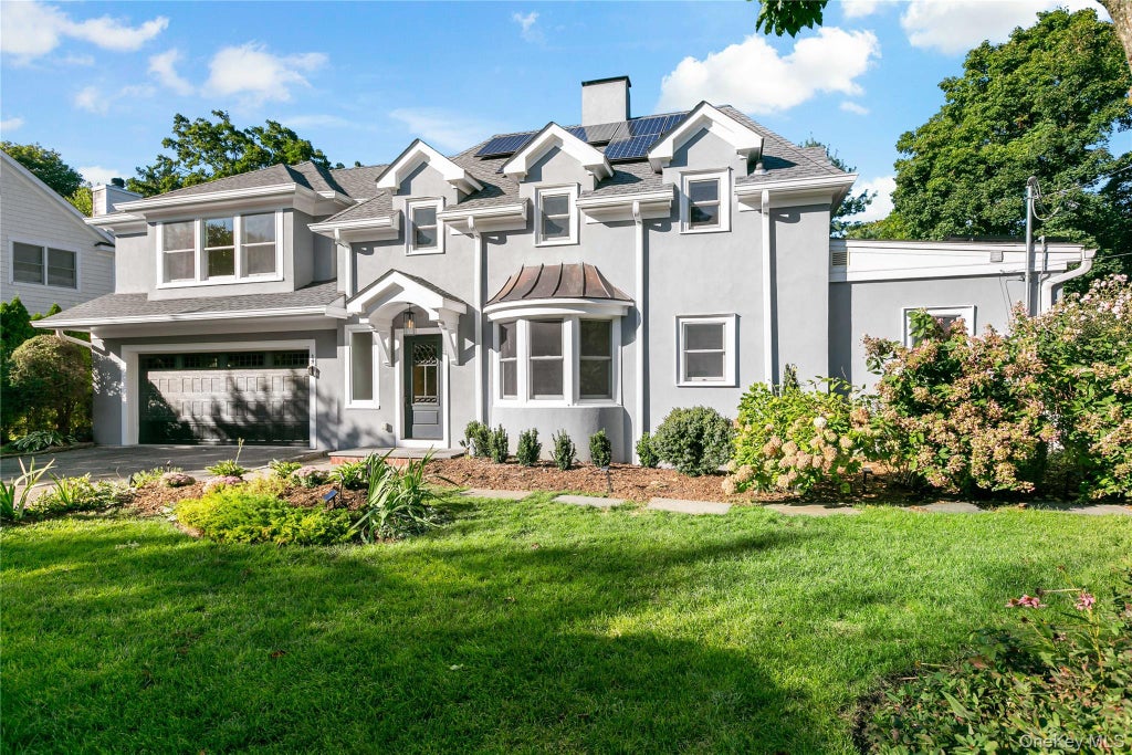 Photo of 1 Stoneleigh Close, Scarsdale, NY 10583 (MLS # 1050731)