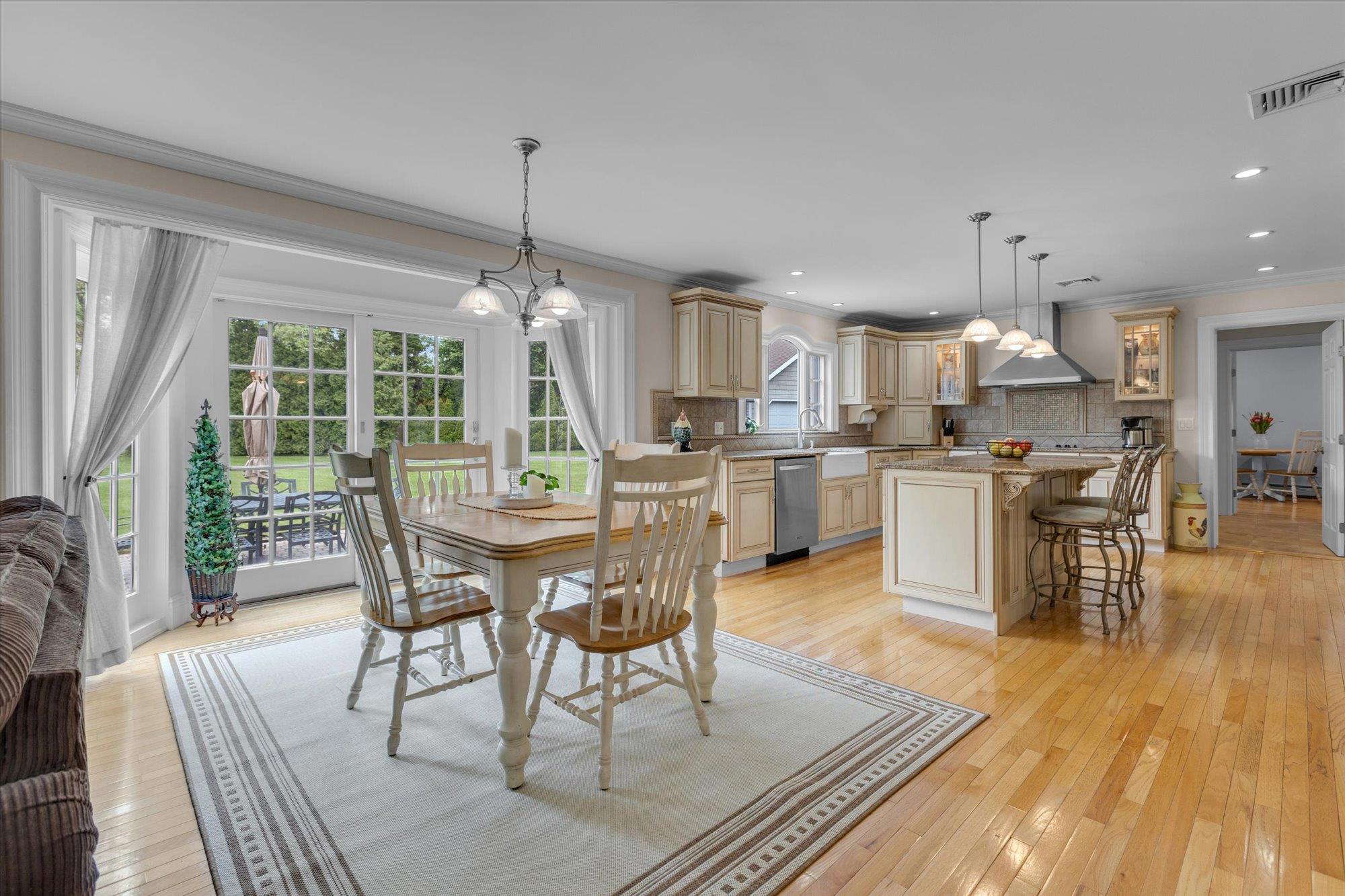 8 Bank Court, Greenlawn, New York image 8