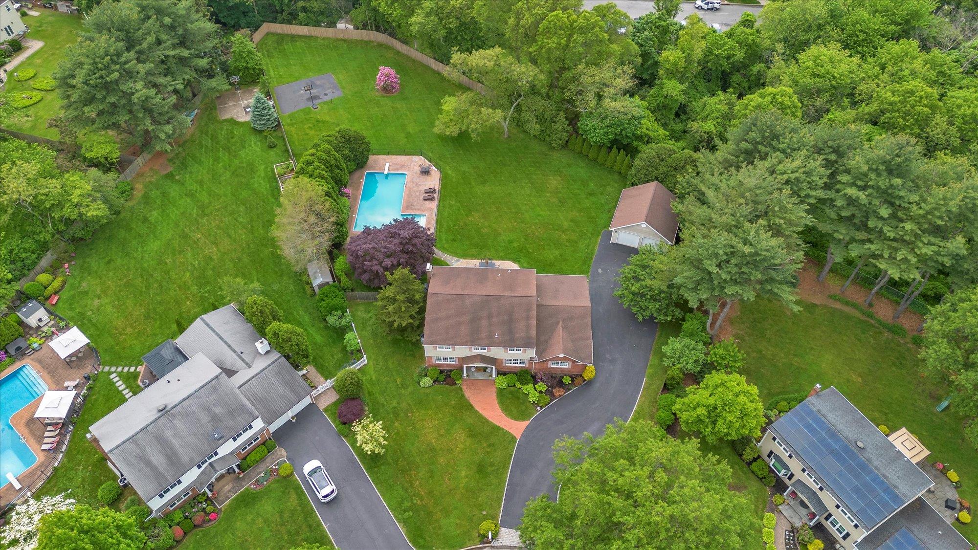 8 Bank Court, Greenlawn, New York image 37