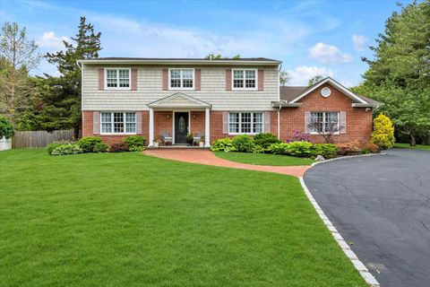 8 Bank Court Greenlawn NY 11740