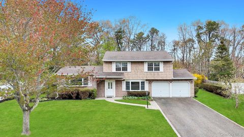Photo of 171 Nathan Drive, Bohemia, NY 11716 (MLS # 989962)