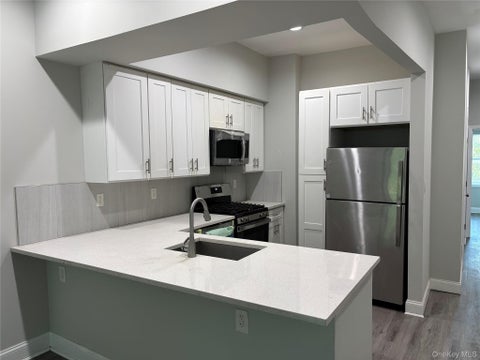 Multifamily For Rent - 193-14 Jamaica Avenue # 2 FLOOR<br/> Hollis, NY 11423