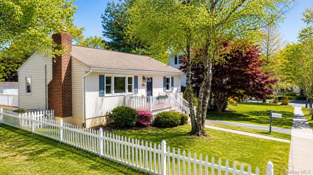 Photo of 8 Seneca Avenue, White Plains, NY 10603 (MLS # 976463)