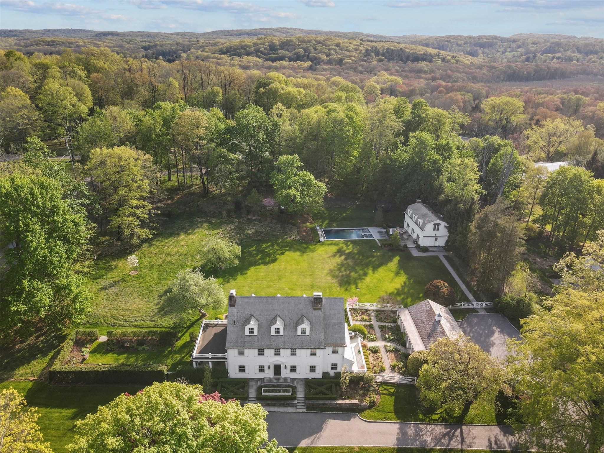 662 Old Post Road, Bedford, New York image 2