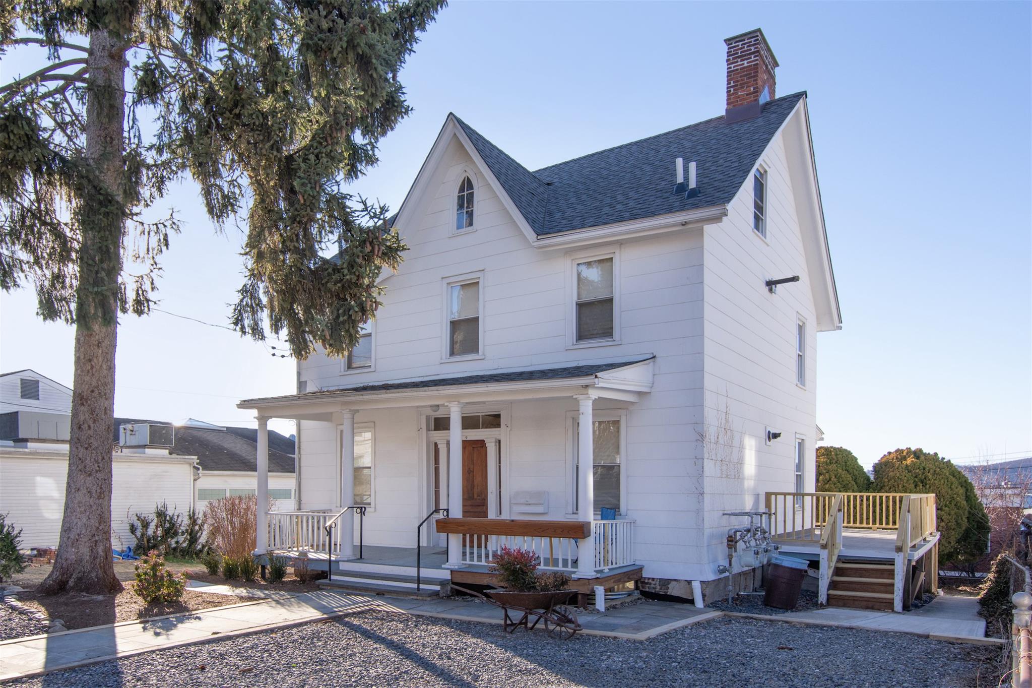 Rental Property at N Buckhout Street 2, Irvington, New York - Bedrooms: 1 
Bathrooms: 1 
Rooms: 4  - $3,200 MO.