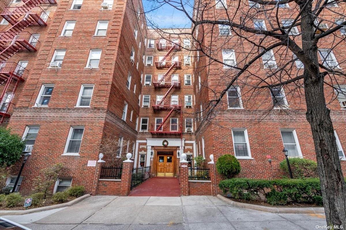 63-89 Saunders Street #4-C, Rego Park, New York image 1