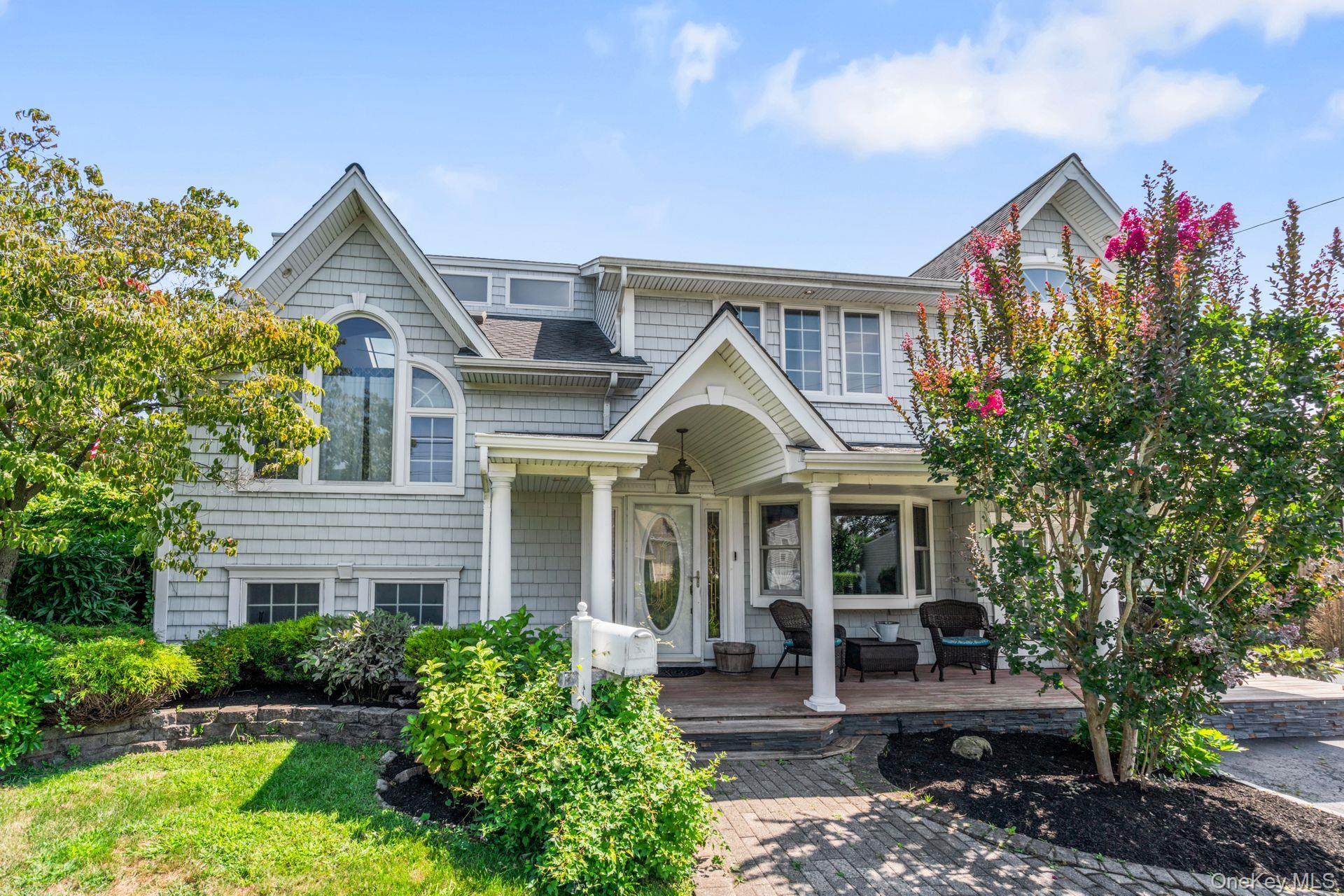 Islip Terrace, New York 11752, United States, 4 Bedrooms Bedrooms, ,3 BathroomsBathrooms,Residential,Active,201992