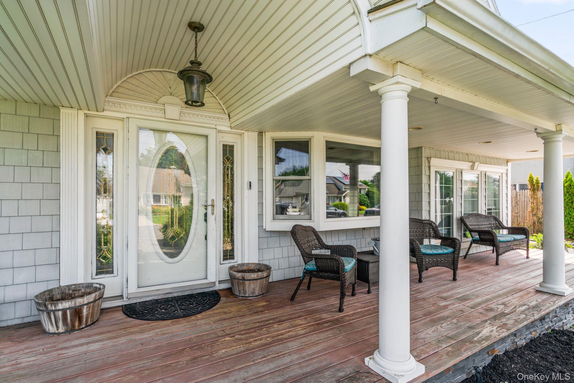 Islip Terrace, New York 11752, United States, 4 Bedrooms Bedrooms, ,3 BathroomsBathrooms,Residential,Active,201992