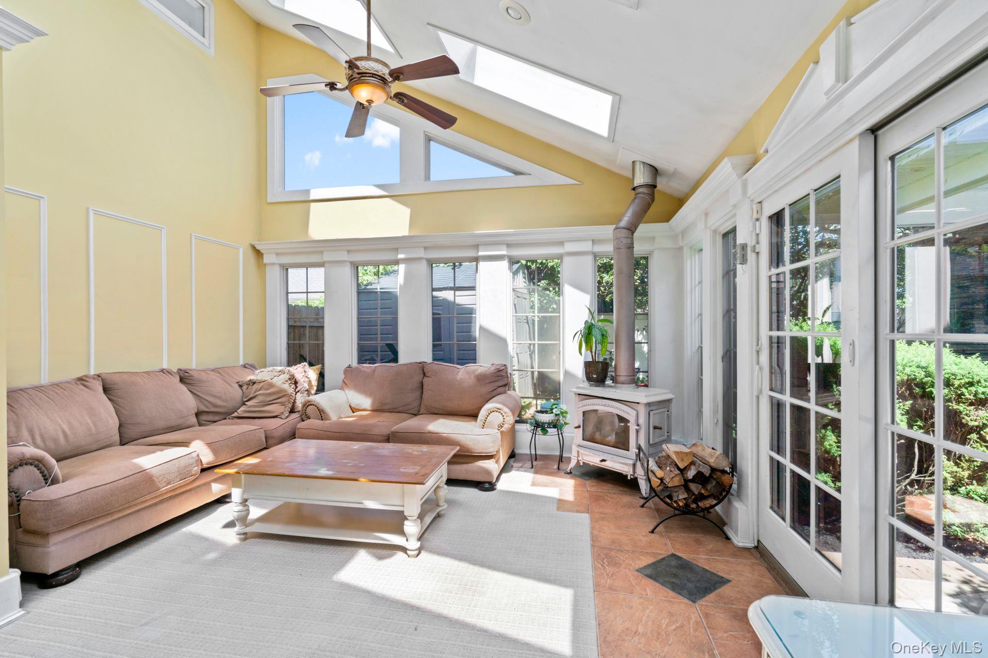 Islip Terrace, New York 11752, United States, 4 Bedrooms Bedrooms, ,3 BathroomsBathrooms,Residential,Active,201992