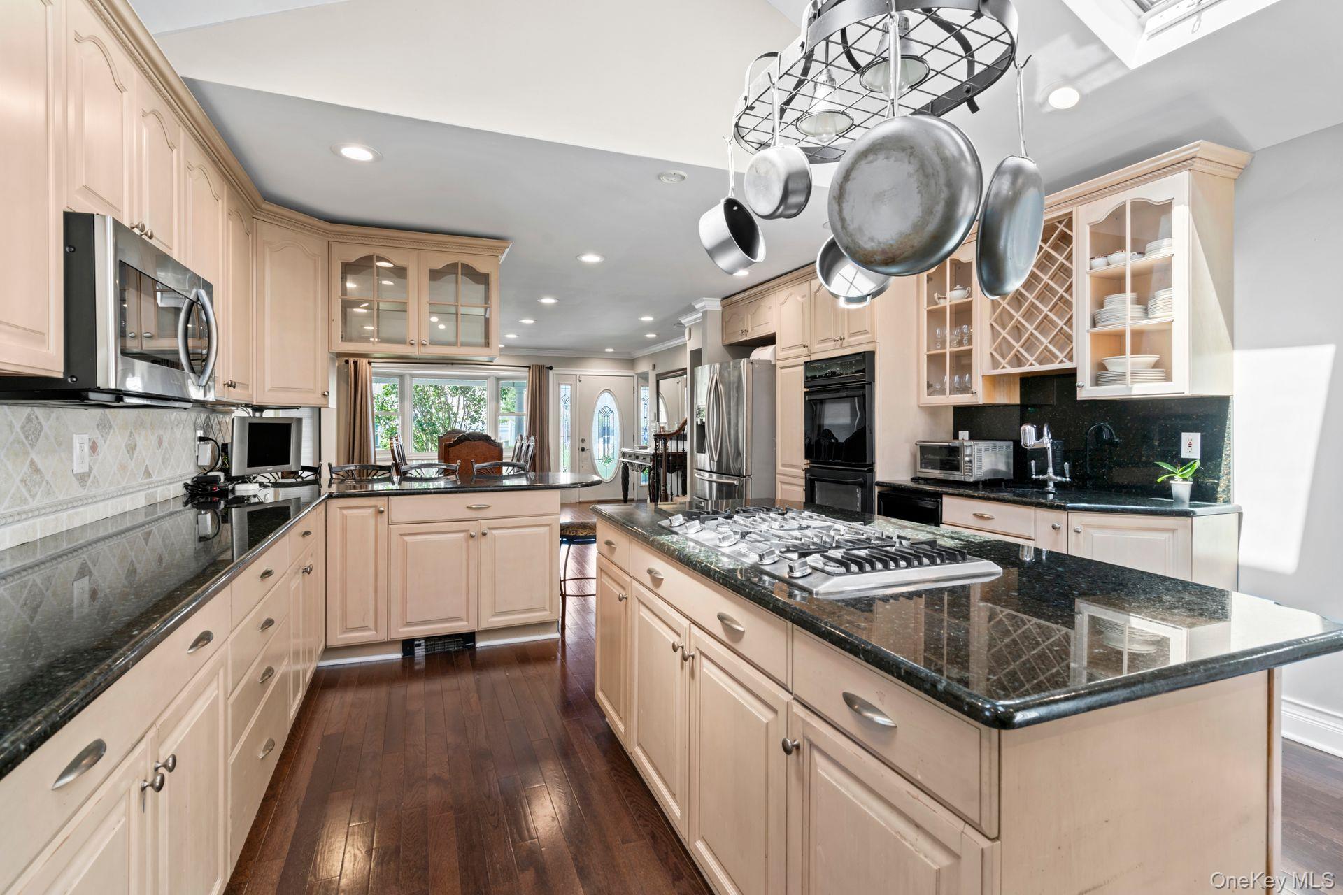 Islip Terrace, New York 11752, United States, 4 Bedrooms Bedrooms, ,3 BathroomsBathrooms,Residential,Active,201992