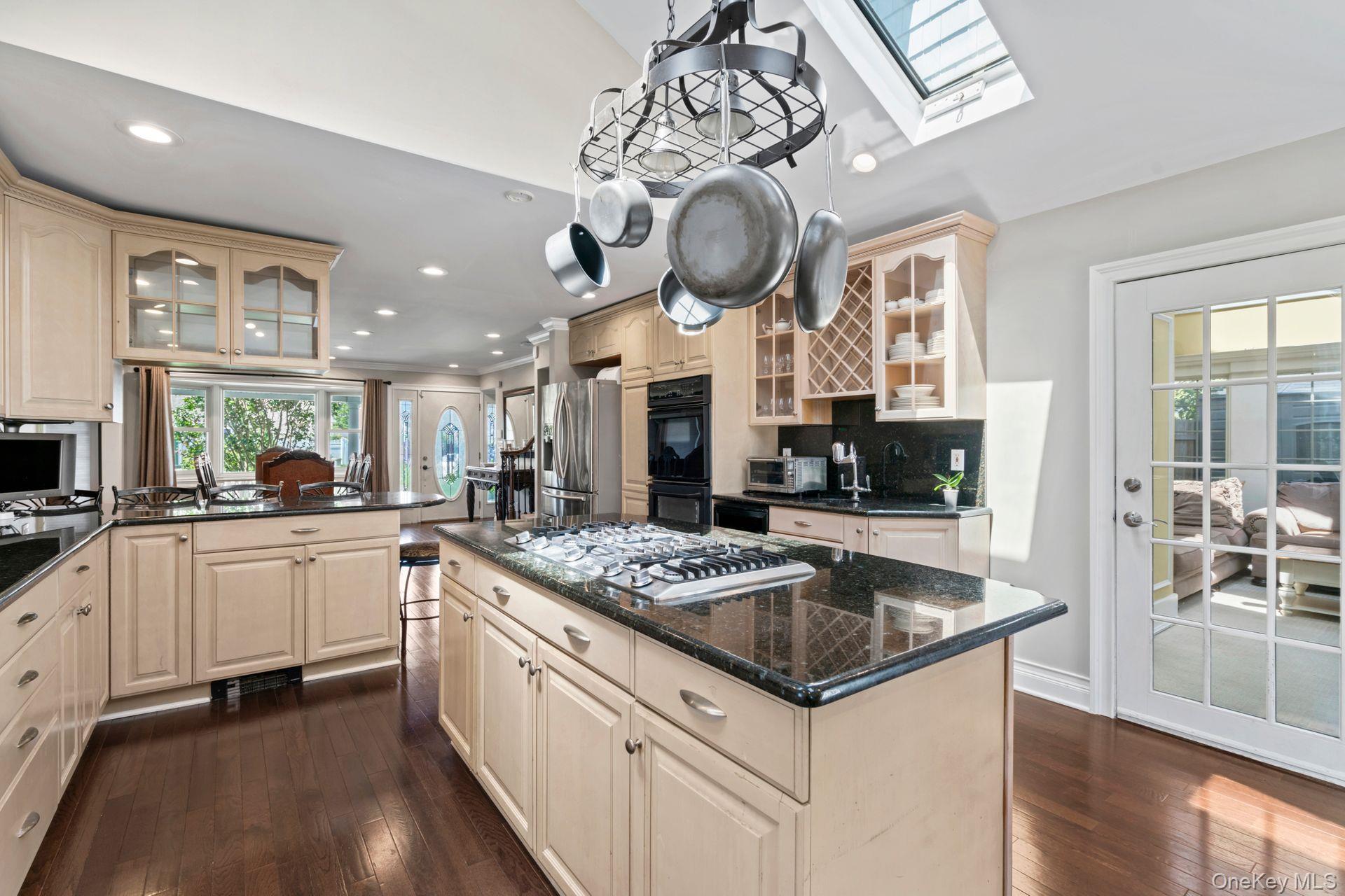 Islip Terrace, New York 11752, United States, 4 Bedrooms Bedrooms, ,3 BathroomsBathrooms,Residential,Active,201992